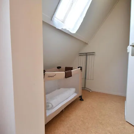 Family Flat On Large Estate Near Beach *