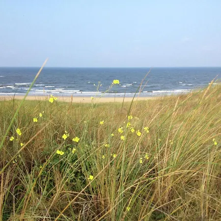 Family Flat On Large Estate Near Beach *